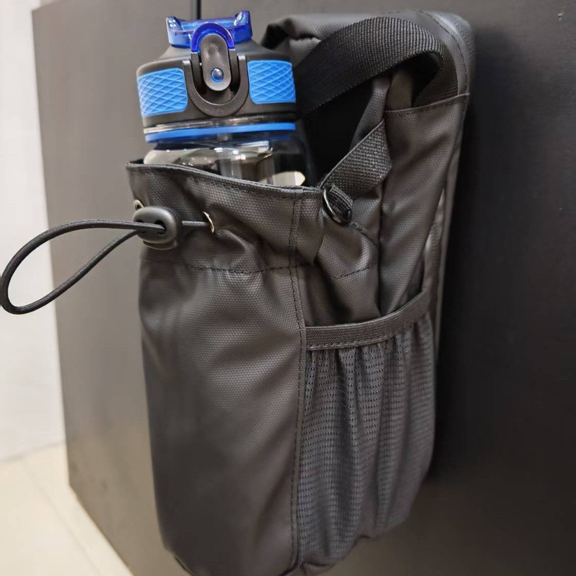 Magnetic Gym Water Bottle Bag with Shoulder Strap